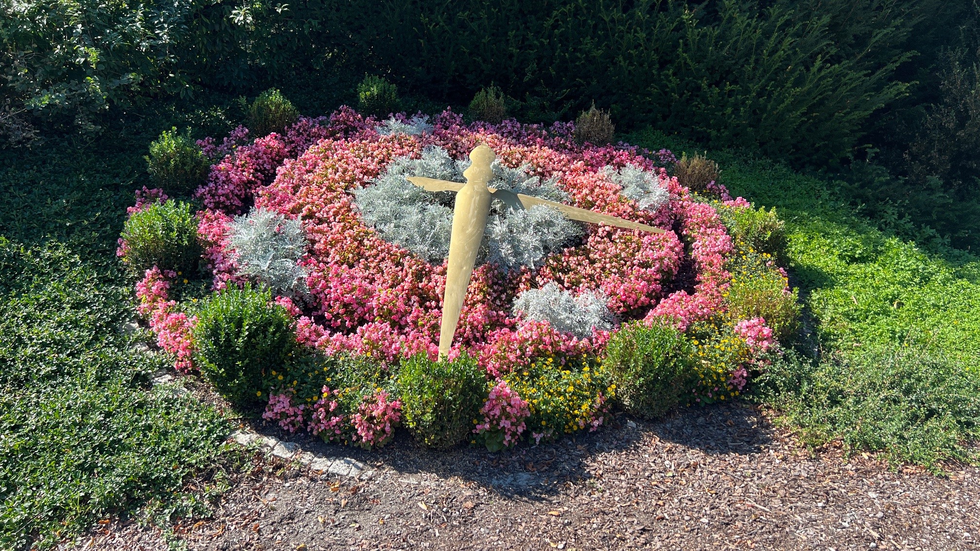 Blumenuhr im Michael Ende Kurpark Garmisch 2024